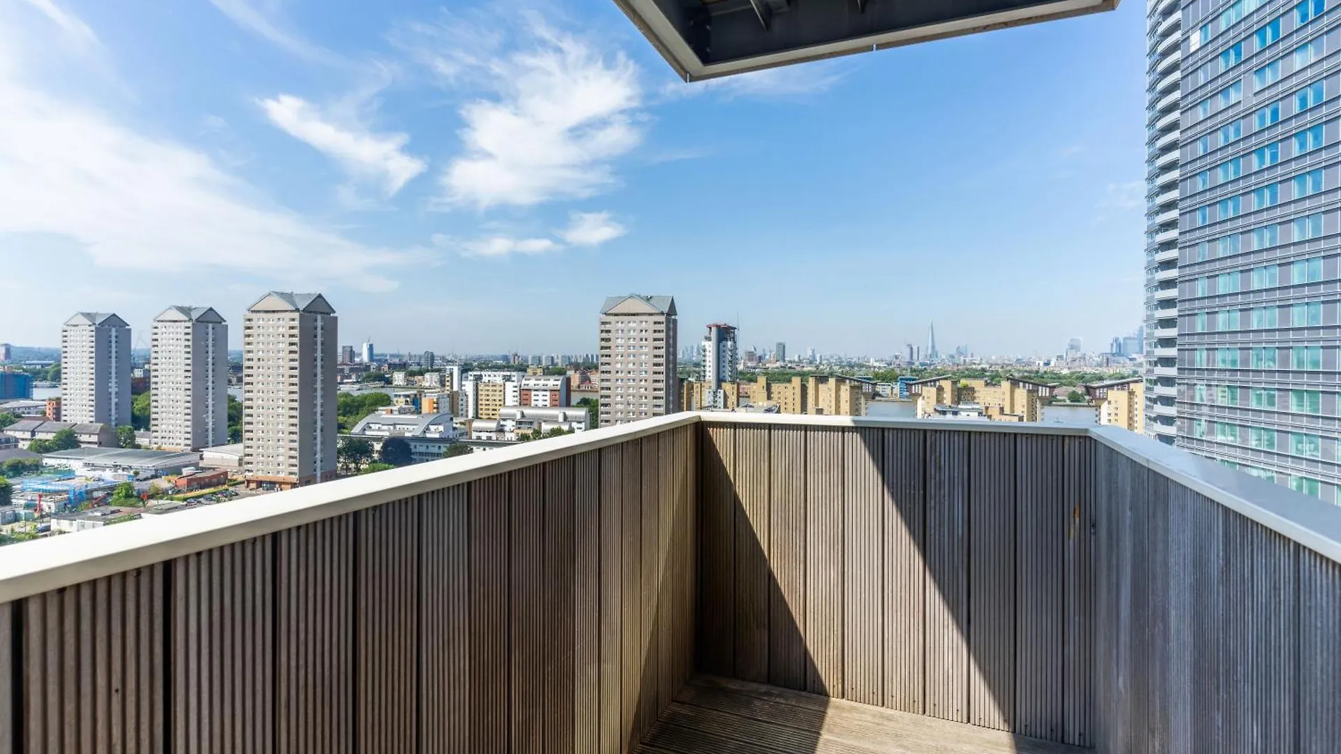 Apartment Flat In Canary Wharf With Amazing Views & Balcony London