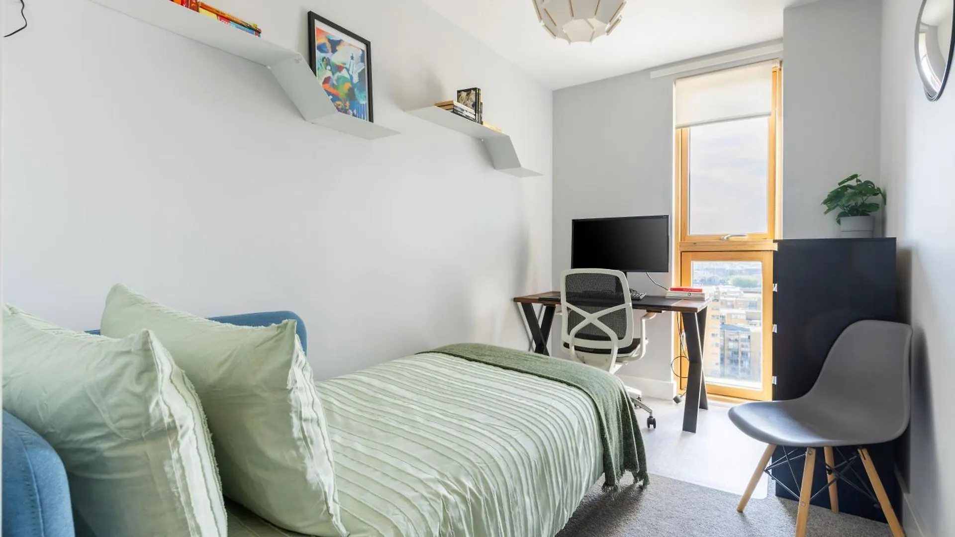 Flat In Canary Wharf With Amazing Views & Balcony London Apartment