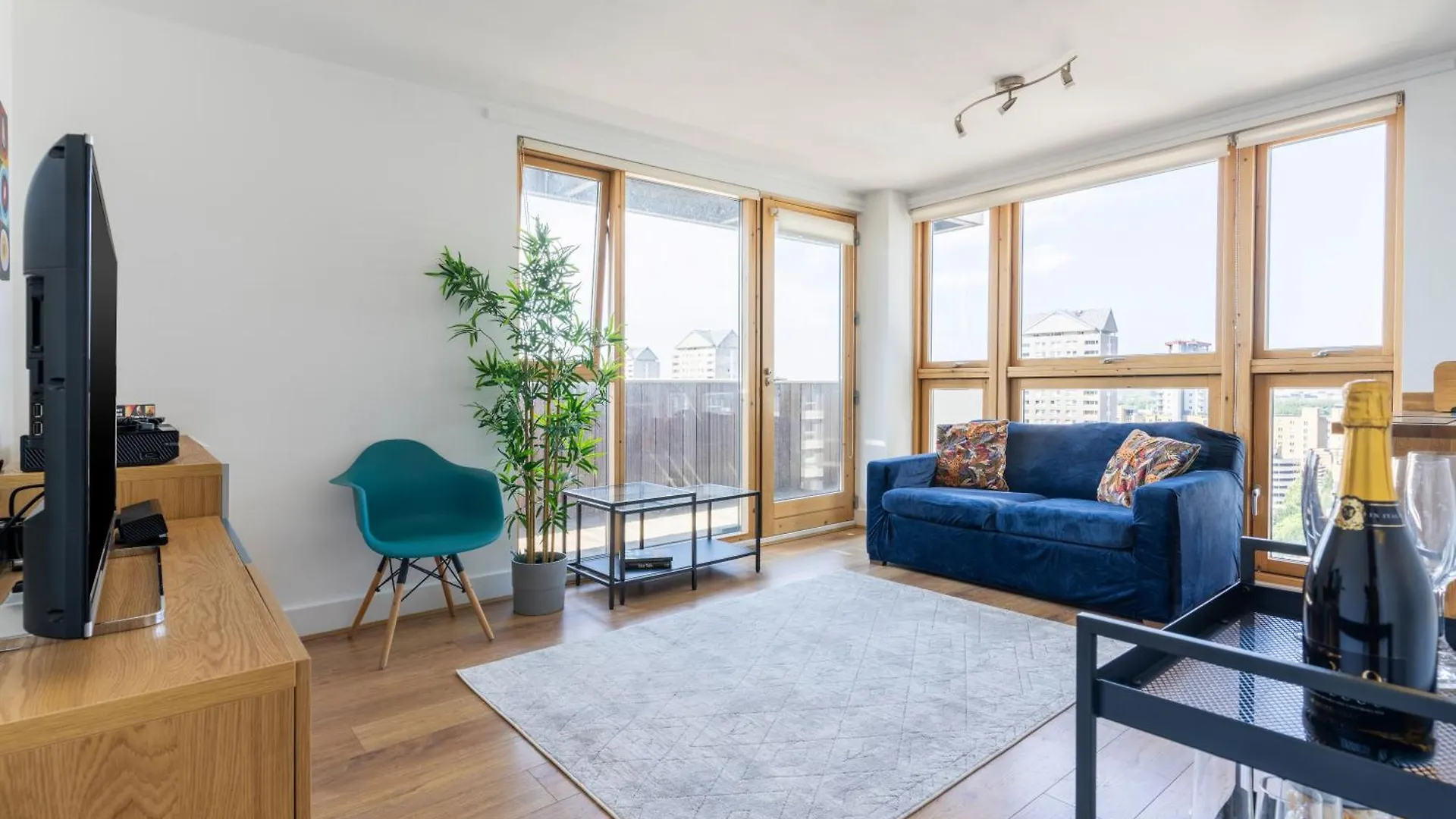Flat In Canary Wharf With Amazing Views & Balcony London